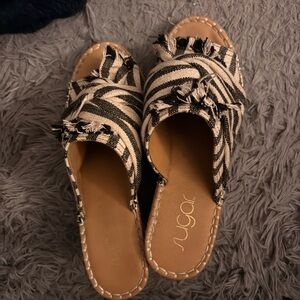 Sugar Women's Black and Cream Striped Esperdrills Like new size 8. With heels